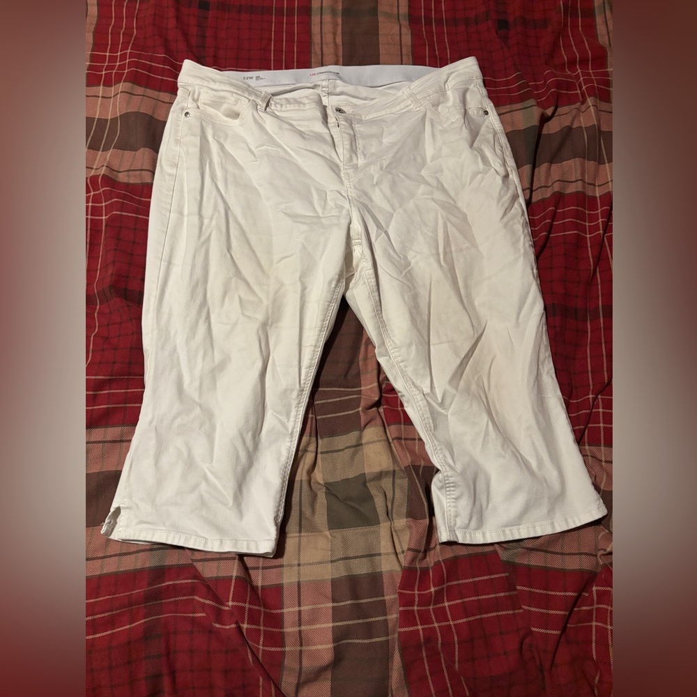 Liz Claiborne womens midrise capris white 22W